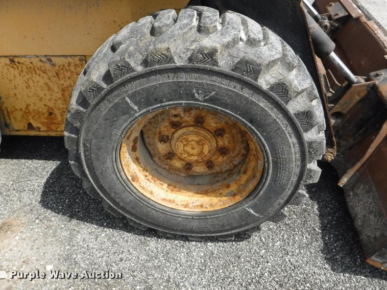 image for item DB3928 1998 New Holland LX865 skid steer