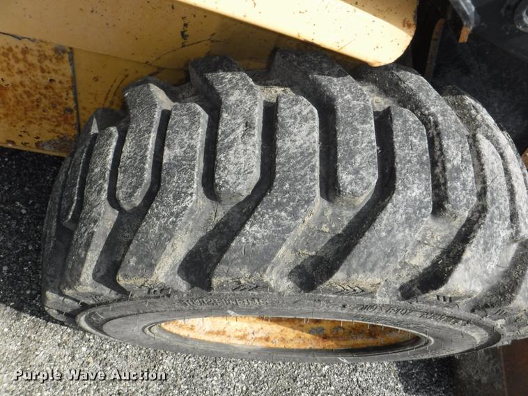 image for item DB3928 1998 New Holland LX865 skid steer