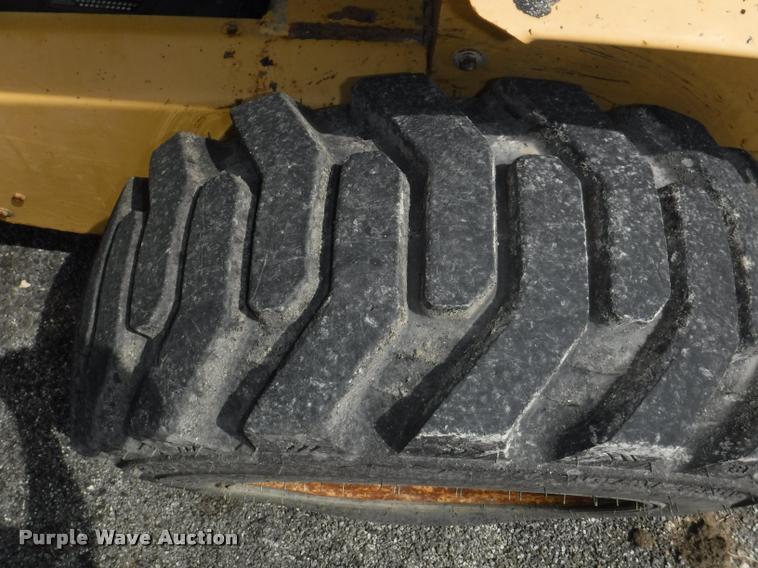 image for item DB3928 1998 New Holland LX865 skid steer