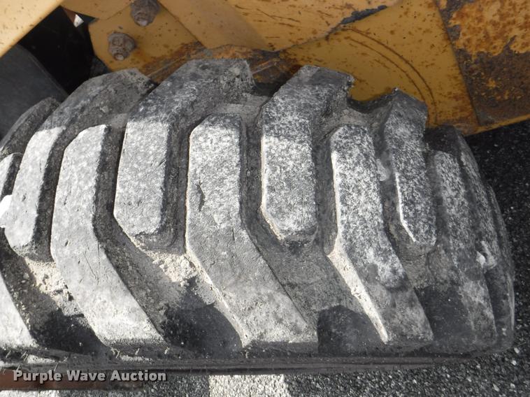 image for item DB3928 1998 New Holland LX865 skid steer