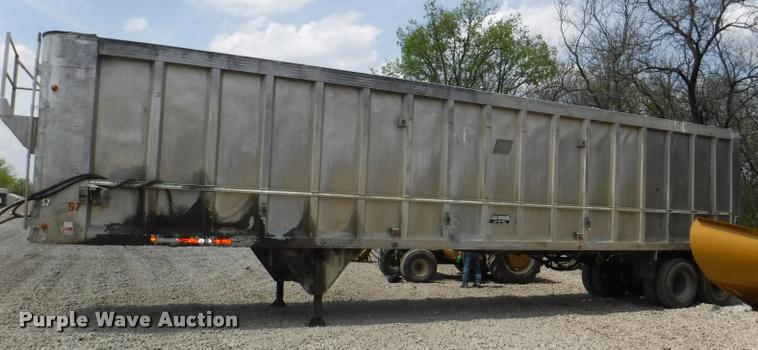 image for item DB3930 1993 East live bottom trailer