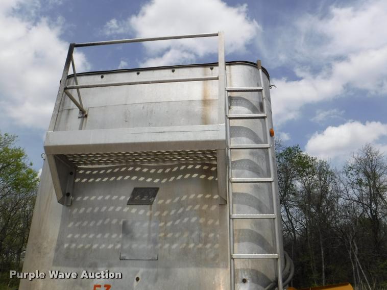 image for item DB3930 1993 East live bottom trailer