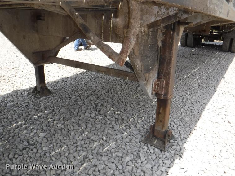 image for item DB3930 1993 East live bottom trailer