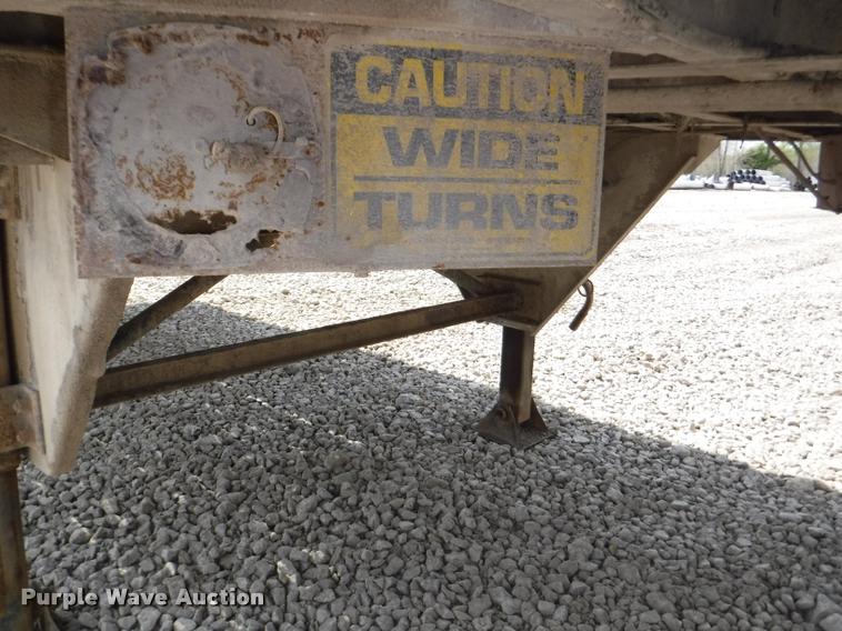 image for item DB3930 1993 East live bottom trailer