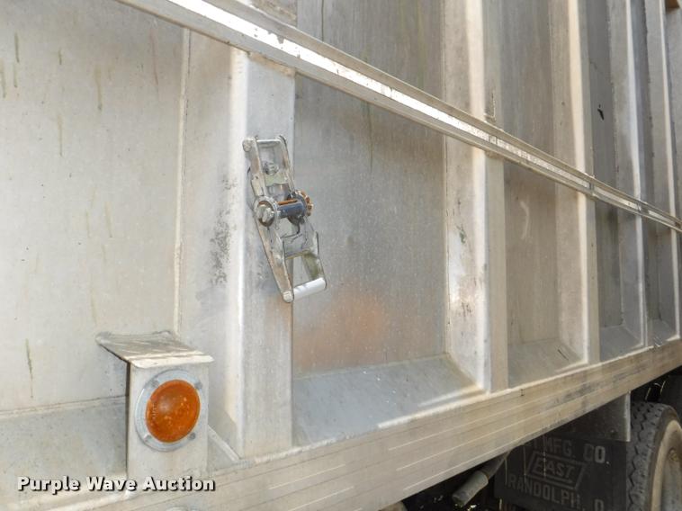 image for item DB3930 1993 East live bottom trailer