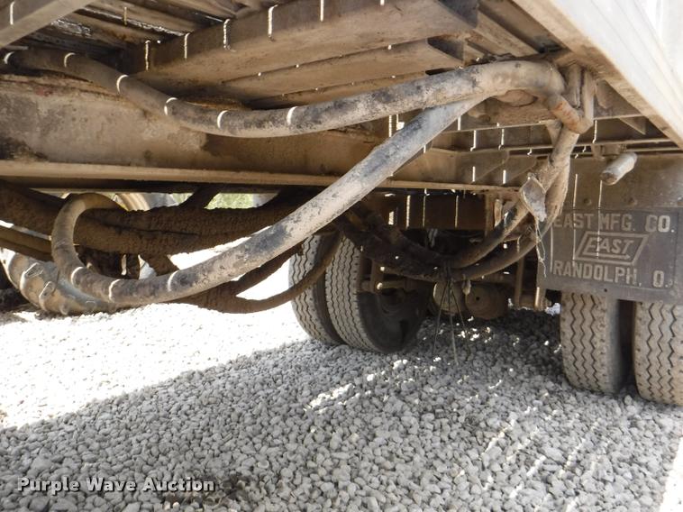 image for item DB3930 1993 East live bottom trailer