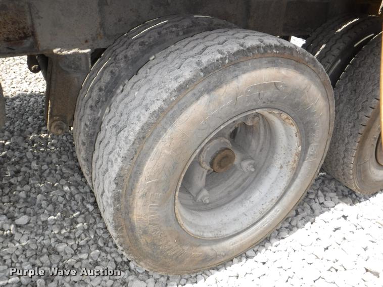 image for item DB3930 1993 East live bottom trailer