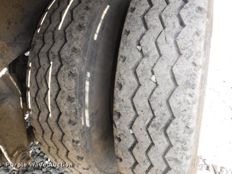 image for item DB3930 1993 East live bottom trailer