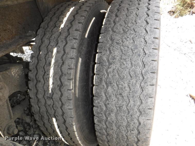 image for item DB3930 1993 East live bottom trailer