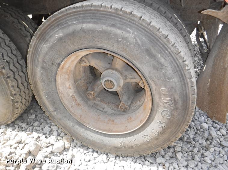 image for item DB3930 1993 East live bottom trailer