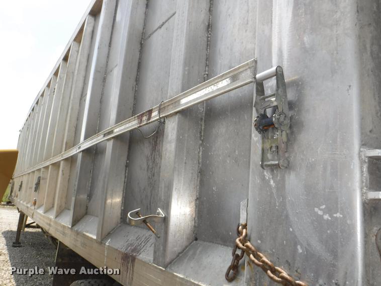 image for item DB3930 1993 East live bottom trailer