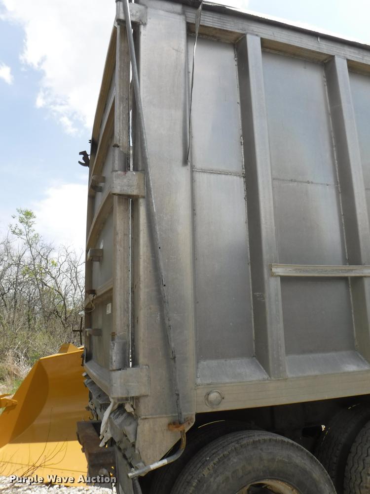 image for item DB3930 1993 East live bottom trailer