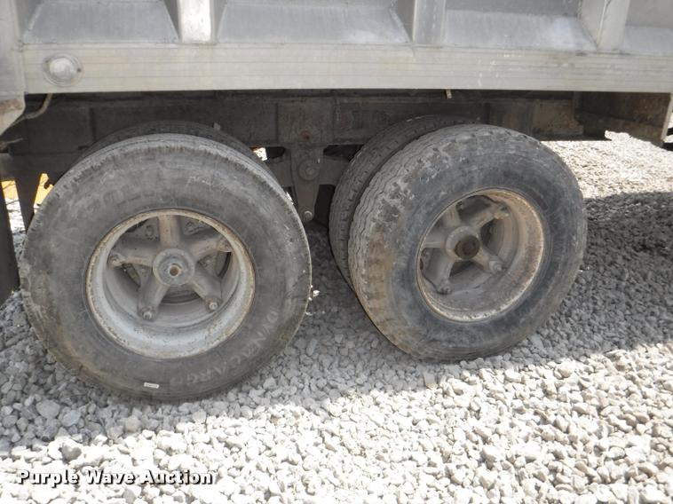 image for item DB3930 1993 East live bottom trailer