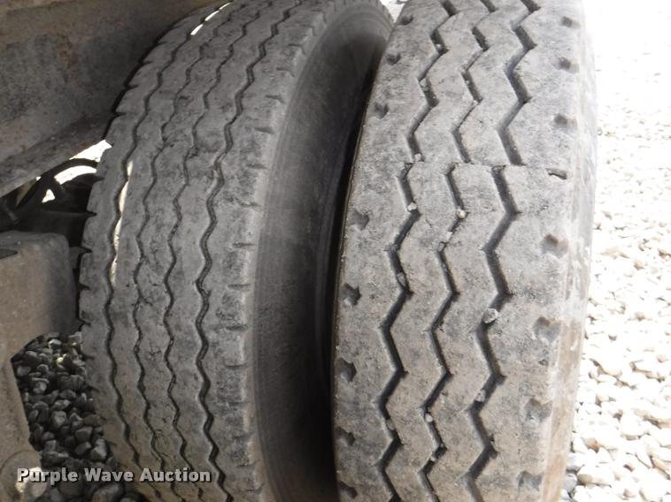 image for item DB3930 1993 East live bottom trailer