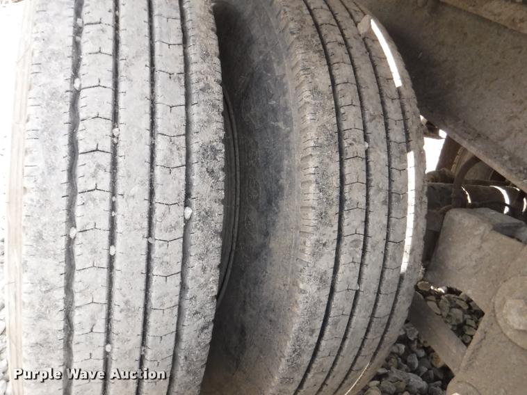 image for item DB3930 1993 East live bottom trailer