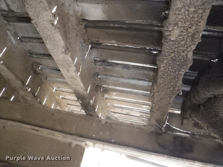 image for item DB3930 1993 East live bottom trailer