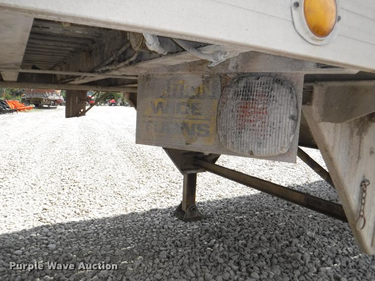 image for item DB3930 1993 East live bottom trailer