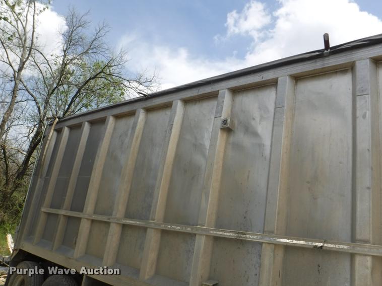 image for item DB3930 1993 East live bottom trailer