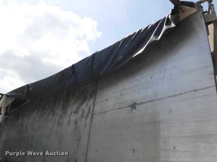 image for item DB3930 1993 East live bottom trailer