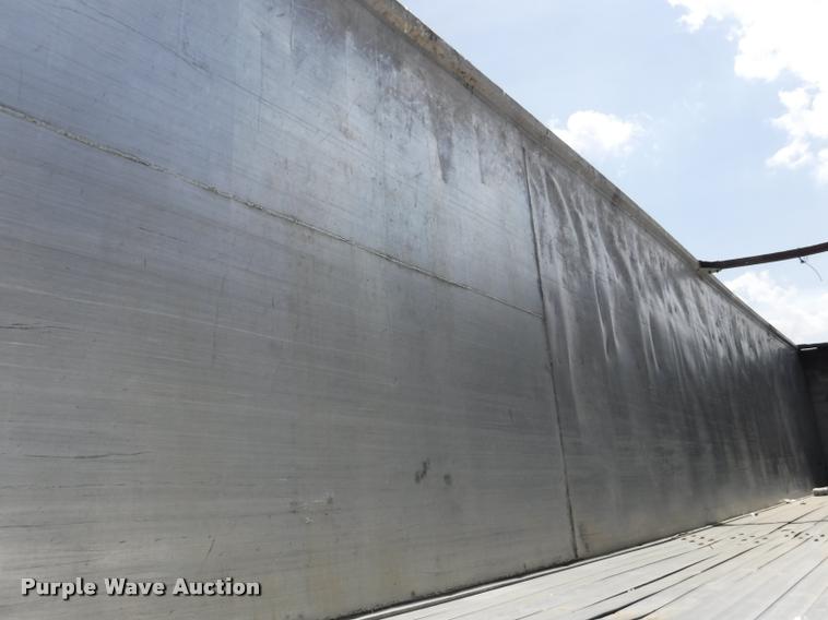 image for item DB3930 1993 East live bottom trailer