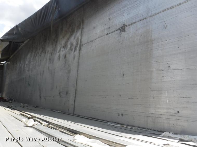 image for item DB3930 1993 East live bottom trailer