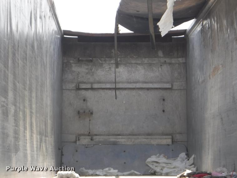 image for item DB3930 1993 East live bottom trailer