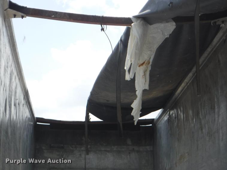 image for item DB3930 1993 East live bottom trailer