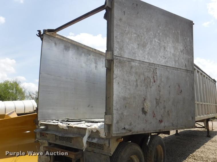 image for item DB3930 1993 East live bottom trailer