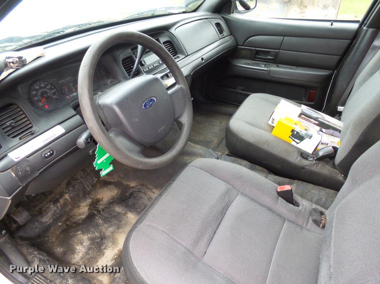 image for item DH9569 2009 Ford Crown Victoria Police Interceptor