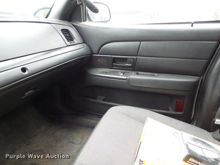 image for item DH9569 2009 Ford Crown Victoria Police Interceptor