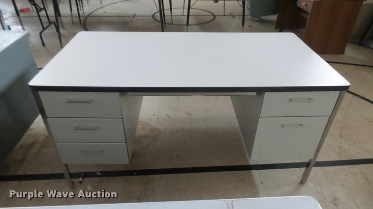 image for item DM9050 (8) metal desks