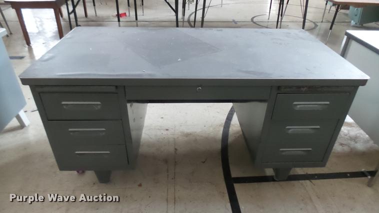 image for item DM9050 (8) metal desks