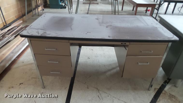 image for item DM9050 (8) metal desks