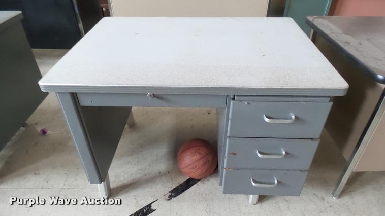 image for item DM9050 (8) metal desks