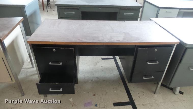 image for item DM9050 (8) metal desks