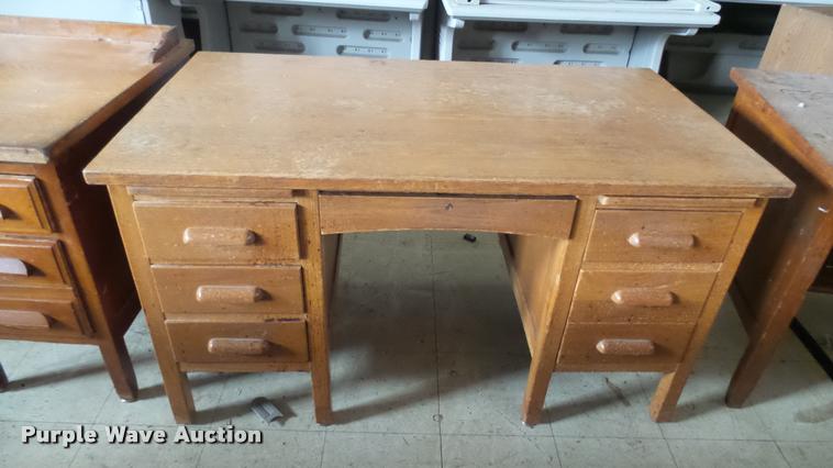 image for item DM9052 (6) wood desks