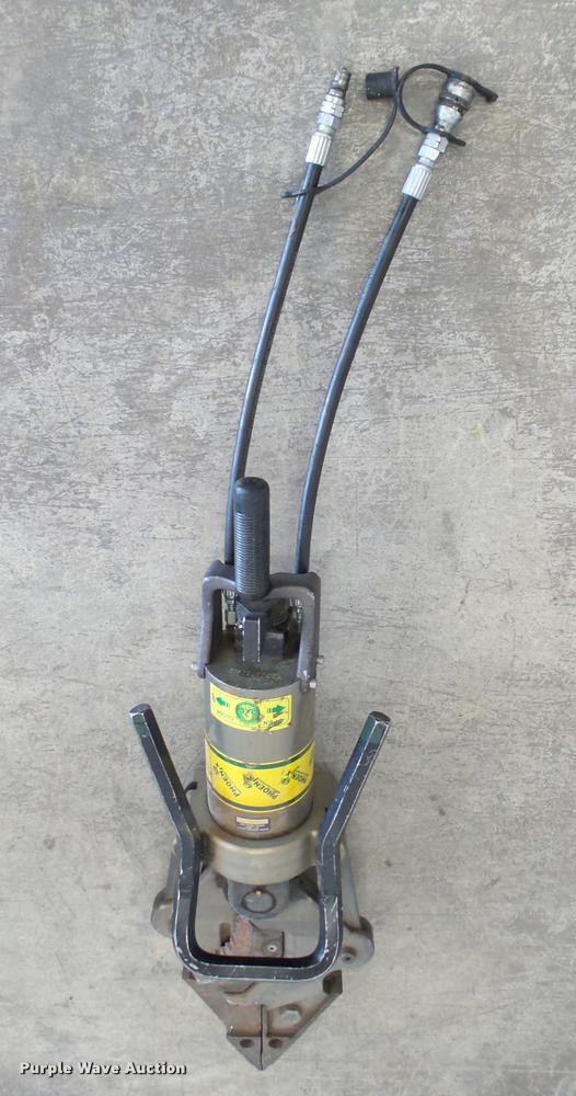 image for item DS9045 EMS rescue equipment