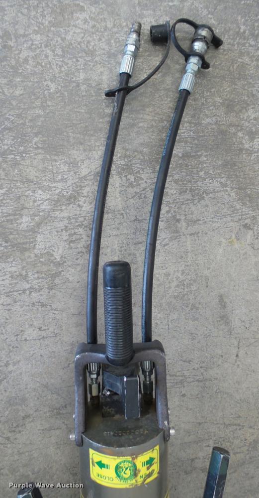 image for item DS9045 EMS rescue equipment