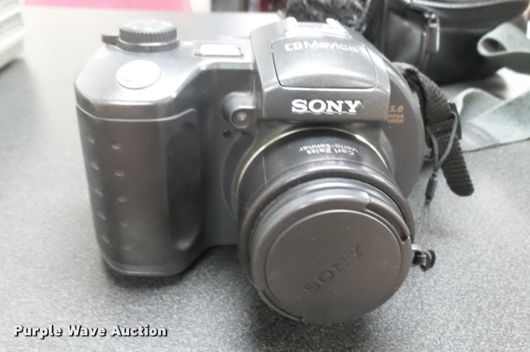 image for item DS9050 Sony MVC-CD500 digital camera