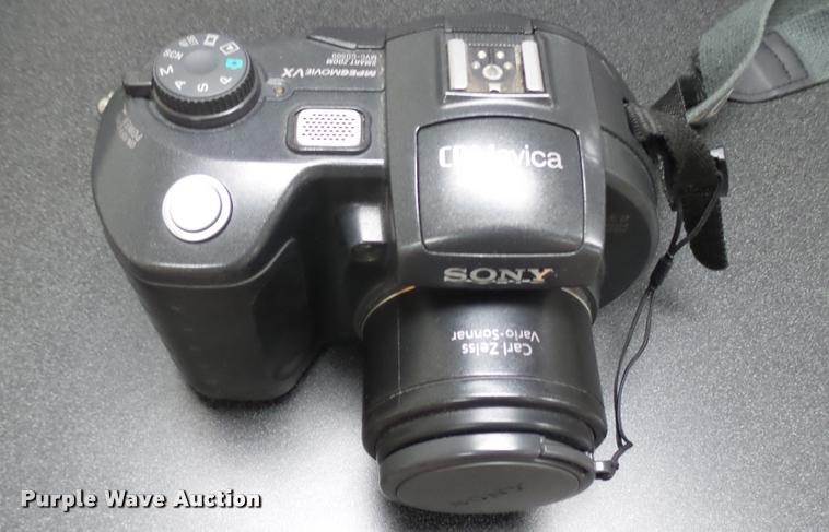 image for item DS9050 Sony MVC-CD500 digital camera