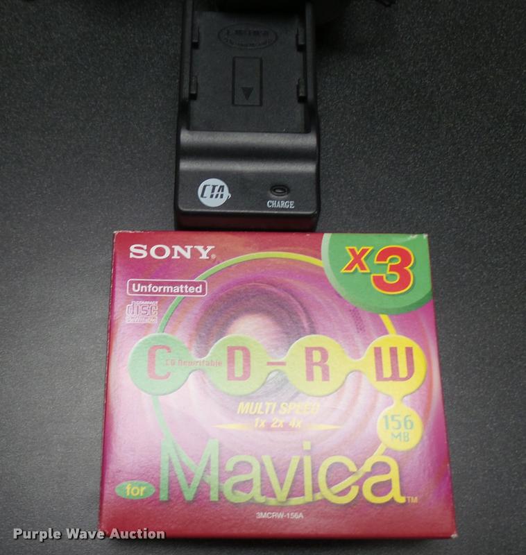 image for item DS9050 Sony MVC-CD500 digital camera