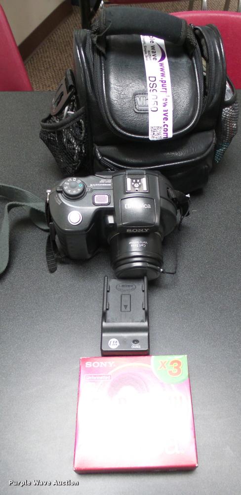 image for item DS9050 Sony MVC-CD500 digital camera