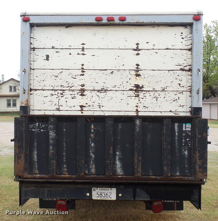 image for item DS9114 1989 Ford F350 box truck