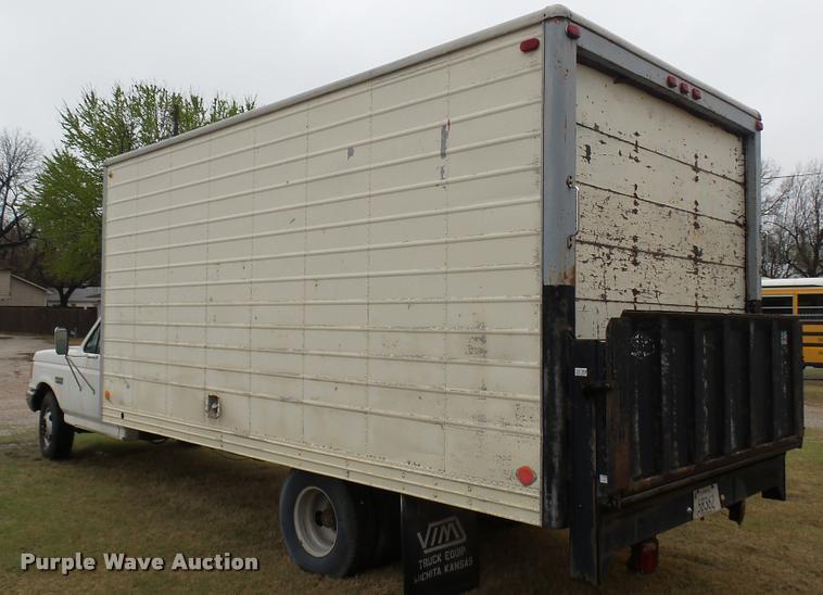 image for item DS9114 1989 Ford F350 box truck