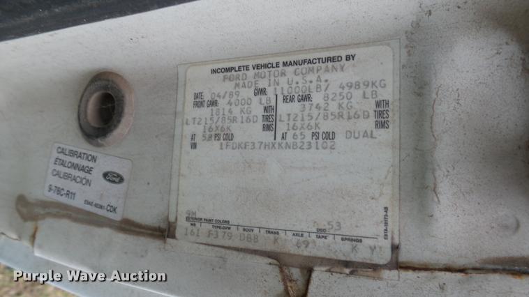 image for item DS9114 1989 Ford F350 box truck