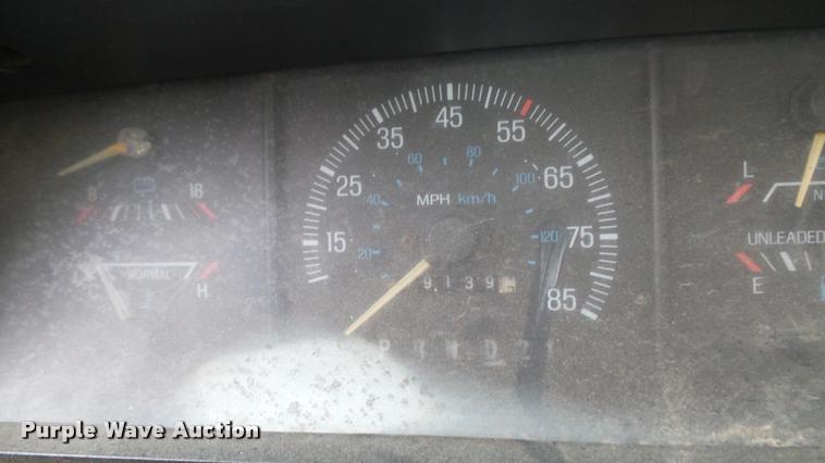 image for item DS9114 1989 Ford F350 box truck