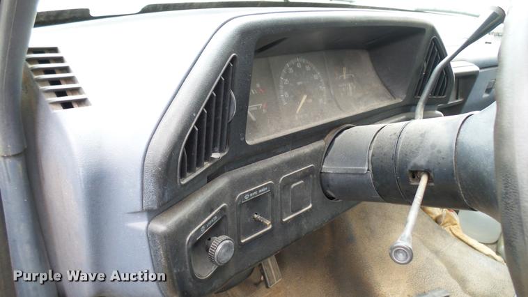 image for item DS9114 1989 Ford F350 box truck