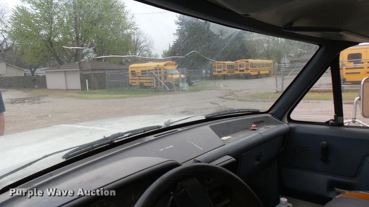 image for item DS9114 1989 Ford F350 box truck