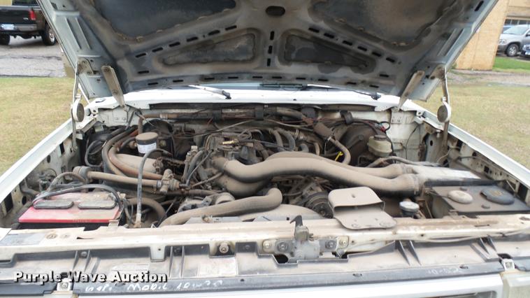 image for item DS9114 1989 Ford F350 box truck