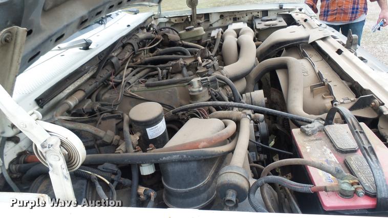 image for item DS9114 1989 Ford F350 box truck